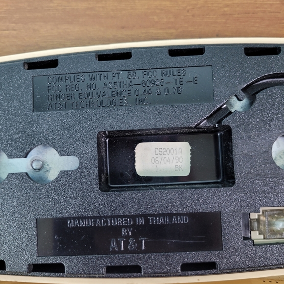 AT&T Trimline 210 VTG Phone Yellow Touch Tone Pulse Push Button Wall Works! - Picture 9 of 11